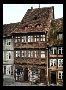 Old House Facade Drucke: The faade of an old house a Wernigerode