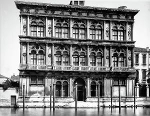 High Renaissance Style Buildings Drucke: Detail of the faade of the Palazzo Vendramin-Calegi, the current City Casino of Venice