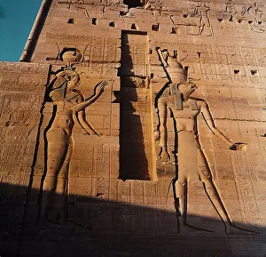 Egyptian Temple Art Drucke: Detail of the faade of the second pylon of the Temple of Isis in Philae