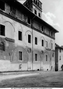 Renaissance Facade Design Drucke: The faade of Town Hall, in Saluzzo