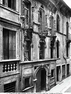 Vicenza Italy Landmarks Drucke: The facade of Casa Pigafetta