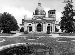 Church Architecture In Europe Drucke: The facade of the Cathedral of Vercelli