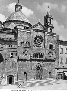 Facciata secondaria der Kathedrale von Foligno