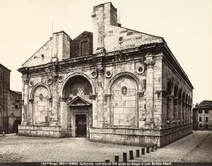 Fassade und ein Seitenflügel des Tempio Malatestiano in Rimini