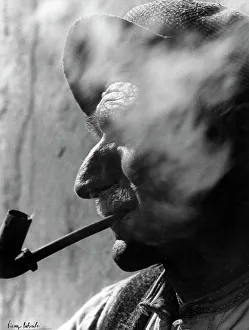 Human Body Parts Photography Drucke: Face of elderly man with pipe