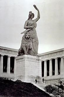Lion Statue Germany Drucke: The Giant of Germany