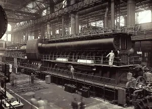 Industrial Machinery Drucke: The image shows the first engine DL6512