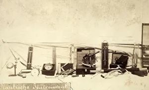 Antique Navigation Tools Drucke: The image shows some nautical instruments