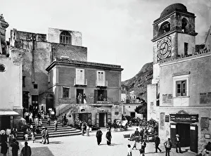 Bell Tower Clock Tower Drucke: Main square of Capri
