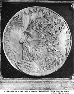 Tondo mit dem Profil von Konstantin; Detail der Fassade der Certosa in Pavia