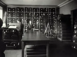 Civic Space Furnishings Drucke: Three men at work inside a fabrics store