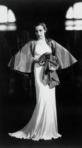 Female Beauty Standards Drucke: A model in an evening gown