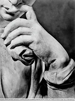 Drucke von Ein Meisterwerk der Renaissance: Lorenzo de' Medici, dessen Hand auf den Lippen ruht. Die Skulptur von Michelangelo in der Sagrestia Nuova der Cappelle Medicee in Florenz Michelangelo Buonarroti Drucke: Basilika San Lorenzo, Kapellen der Medici
