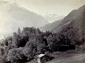 Snow Capped Mountain Scenery Drucke: Mountain landscape. In the background