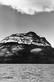 Natural Elements Photography Drucke: Mountain on the sea