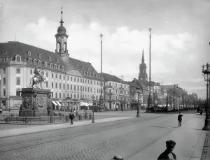 Drucke von November Drucke: Neudstadtermarkt square dresden