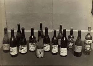 Food And Drink Images Drucke: Old wine bottles