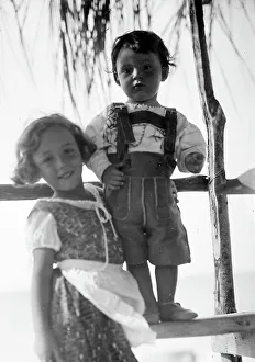 Female Child Portrait Photography Drucke: Pair of children