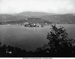 Urban Architecture Italy Drucke: Panoramic view of Lake of Orta