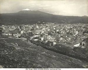 Mount Etna Landscape Drucke: Panoramic view of Patern; Mount Etna can be seen in the background