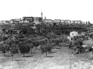 Panoramic View Of Cityscape Drucke: Panoramic view of Pienza
