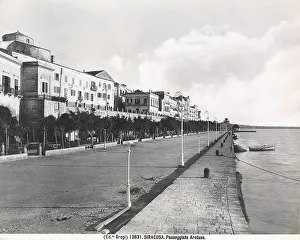 Mediterranean Coastline Scene Drucke: Panoramic view of the seafront of Syracuse