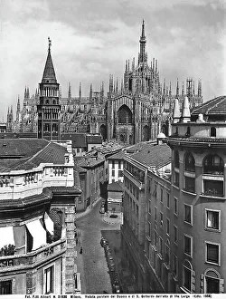 Veduta parziale des Doms und des Glockenturms von San Gottardo in Mailand, fotografiert aus der Luft von Via Larga