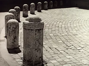 Blick auf einen Platz mit Pflastersteinen in Florenz