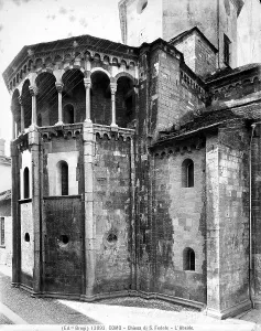 Die polygonale Apsis mit einer offenen Loggia der Basilika San Fedele in Como.