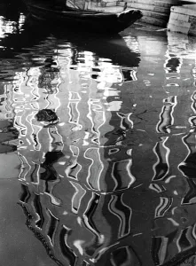 Water Surface Reflections Drucke: Reflections on the water