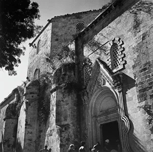 Single Light Window Design Drucke: Religious structure in Silvan, Turkey