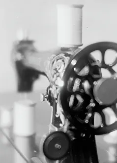 Die erste mechanische Nähmaschine