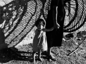 Female Child Portrait Photography Drucke: Shadow game