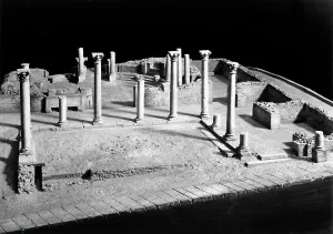 Modellino della Biblioteca di Timgad in Algerien, plastico esposto alla Mostra Augustea della Romanita tenutasi nel Palazzo delle Esposizioni di Roma nel 1937-1938. Lopera e oggi conservata nel Museo della Civilta Romana di Roma