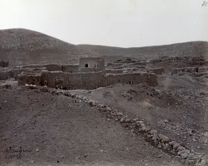 Iranian Architecture Drucke: The stone structures of a settlement in Nain