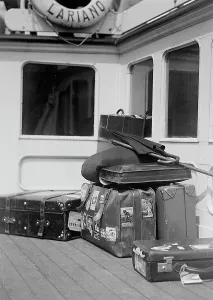 Ein italienischer Frachter in der Nähe von Livorno