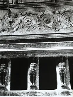 Ancient Civilization Sculpture Drucke: Three supporting telamons from the architrave