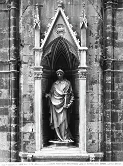 Tabernacolo dei Lanaiuoli mit der bronzene Statue des hl. Stephan von Ghiberti in der Chiesa di Orsanmichele, Florenz