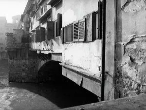 Medieval Bridge Architecture Drucke: Typical shutters on the Ponte Vecchio