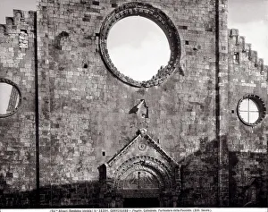 Romanesque Cathedral Architecture Drucke: Detail of the upper faade of the Cathedral of Conversano, in Apulia