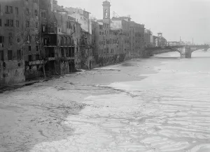 Christian Landscape Photography Drucke: View of the Arno at the height of Holy Trinity Bridge