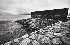 Natural Coastal Scenery Drucke: View of the beach with wall