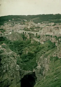 Historic Urban Landscape Drucke: View of a city