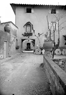 Farmhouse In Tuscany Drucke: View of a farm
