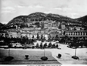 Mountainous Italian Landscape Drucke: View of Gubbio