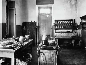 Vintage Kitchen Decor Drucke: View of a kitchen at the Montecatini Spa