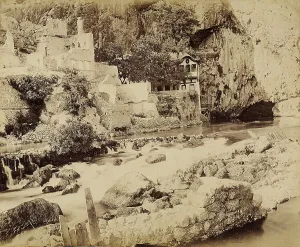 Historic Building Elements Drucke: View of Mostar from the Old Bridge