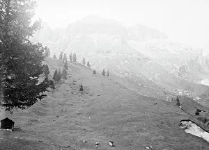 Mountainous Valley Scenery Drucke: View of the mountains of Tyrol