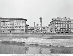 Renaissance Church Architecture Drucke: View of the piazza Ognissanti from the Lungarno Soderini in Florence