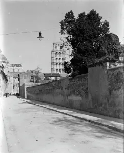 Leaning Tower Pisa Drucke: View of Pisa with the Leaning Tower